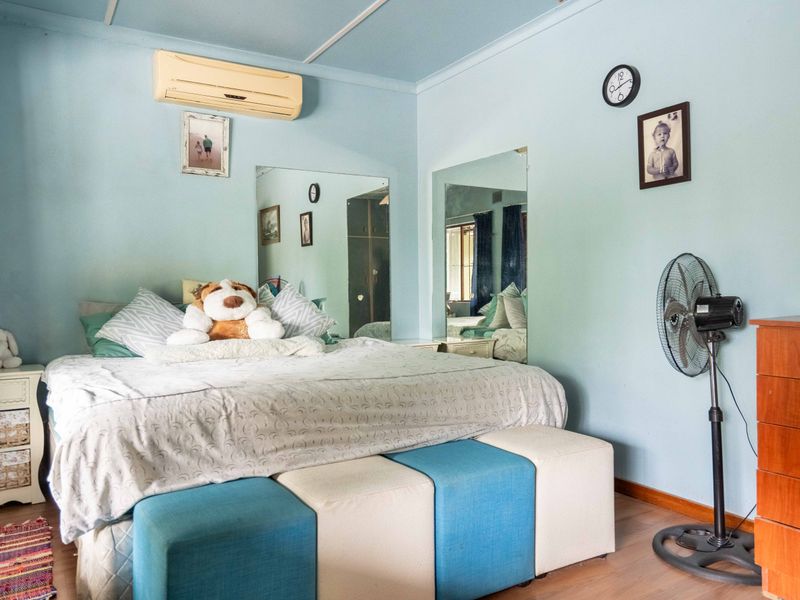 Spacious 3 Bedroom Home with Deck and Scenic Greenery Views - Photo 9