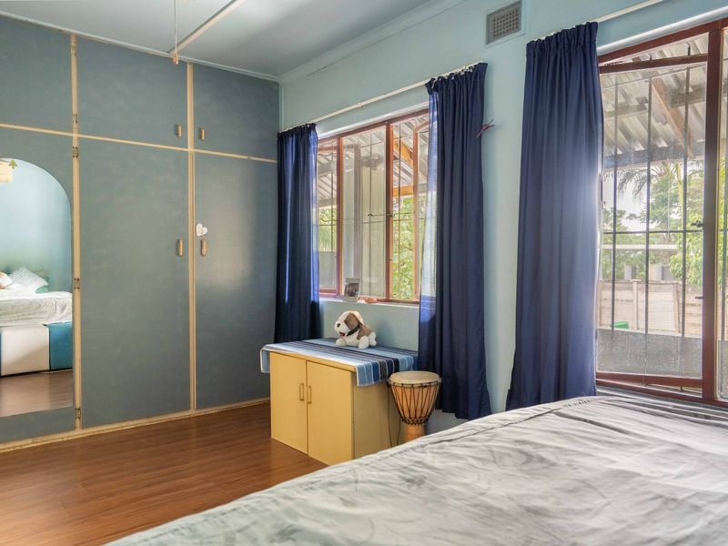 Spacious 3 Bedroom Home with Deck and Scenic Greenery Views - Photo 10