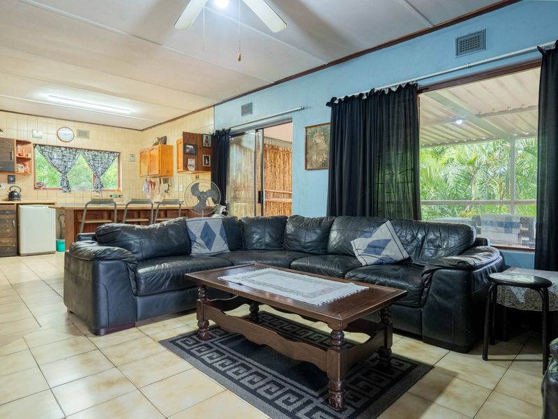 Spacious 3 Bedroom Home with Deck and Scenic Greenery Views - Photo 3