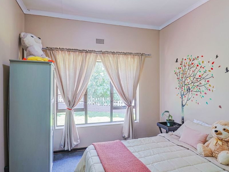 Your Dream Family Home Awaits in Safari Gardens, Rustenburg! - Photo 9