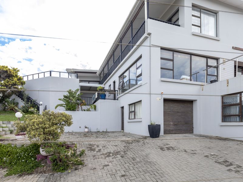 Luxury Coastal B&B Investment Just Meters from the Beach in Port Alfred - Photo 6