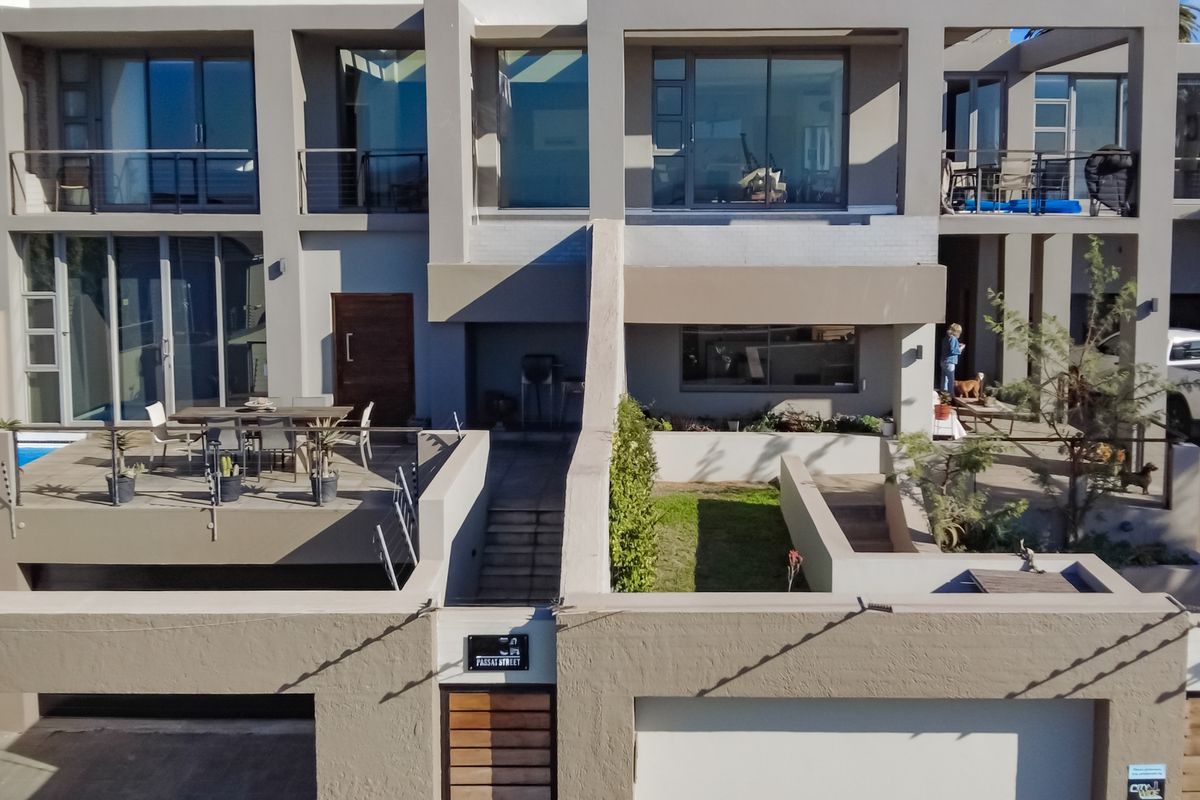 Two homes for the price of 1 with so many options - Photo 3