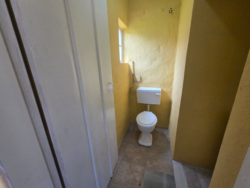 Charming & Spacious 1-Bedroom Garden Cottage - Photo 9