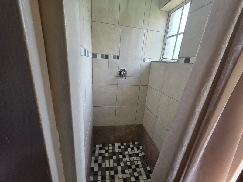 Charming & Spacious 1-Bedroom Garden Cottage - Photo 8