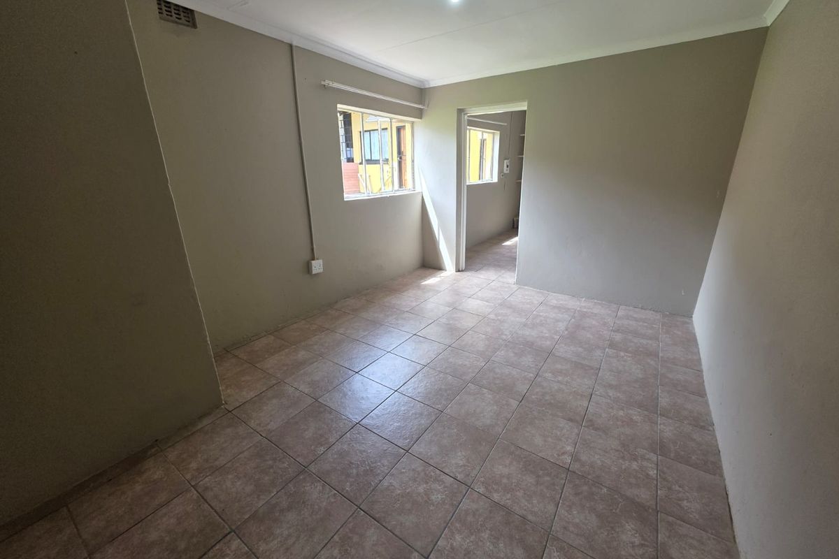 Charming & Spacious 1-Bedroom Garden Cottage - Photo 4