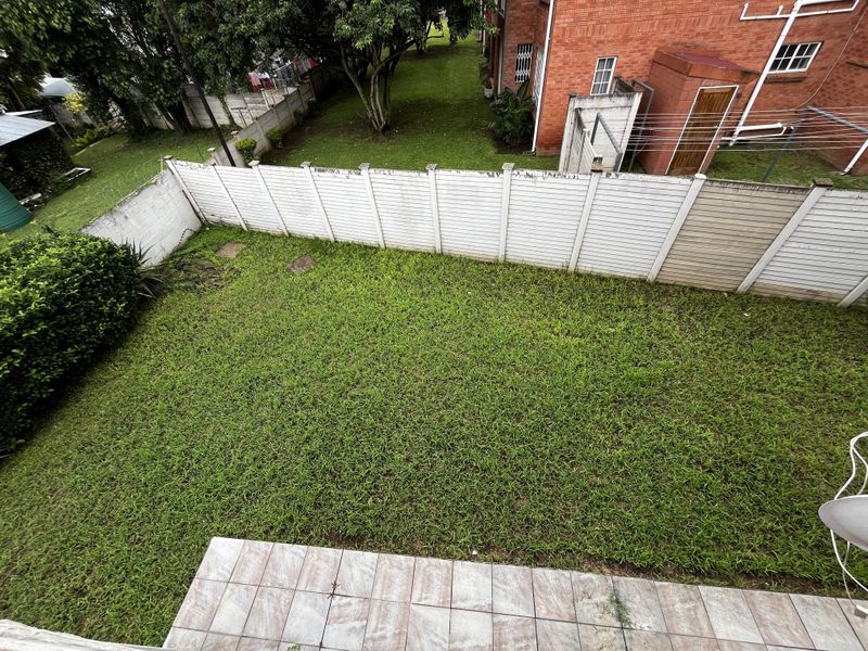 Spacious 5 Bedroom Duplex Townhouse in Pelham North - Photo 9