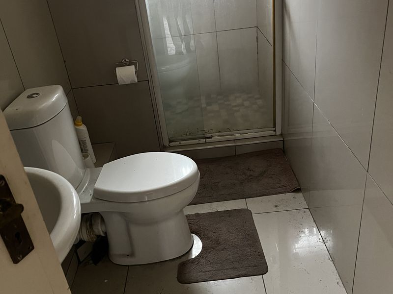 Spacious 5 Bedroom Duplex Townhouse in Pelham North - Photo 8