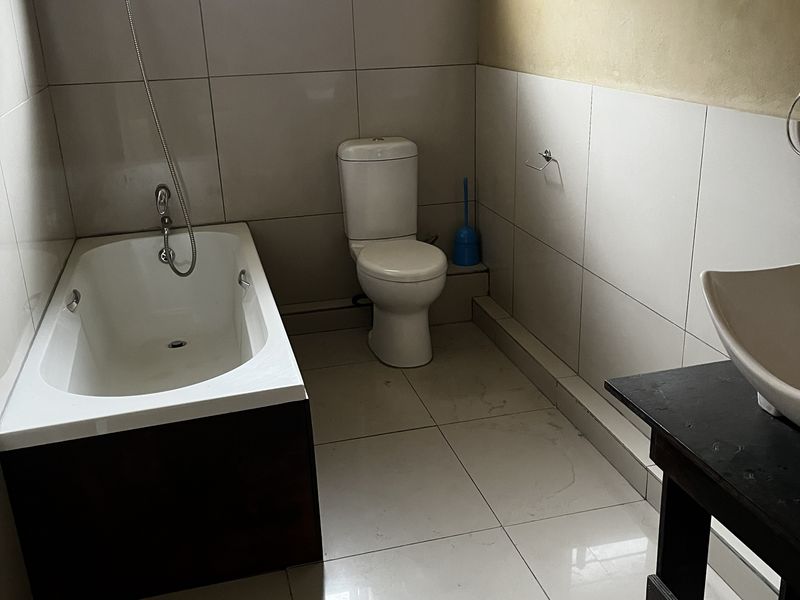 Spacious 5 Bedroom Duplex Townhouse in Pelham North - Photo 7