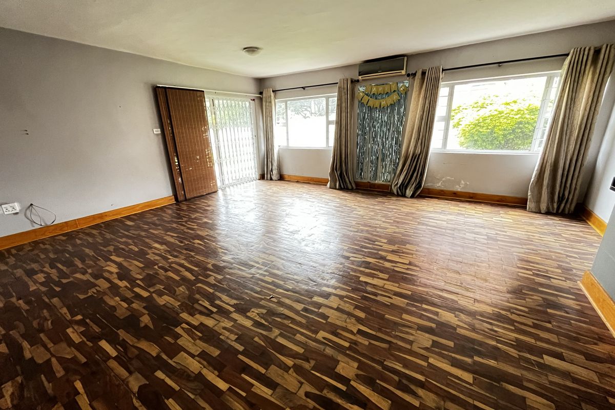 Spacious 5 Bedroom Duplex Townhouse in Pelham North - Photo 2