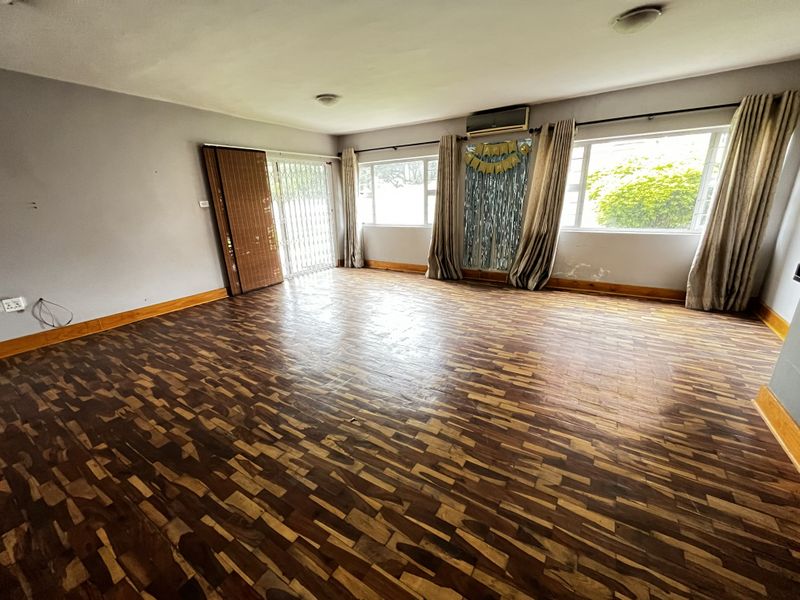 Spacious 5 Bedroom Duplex Townhouse in Pelham North - Photo 2