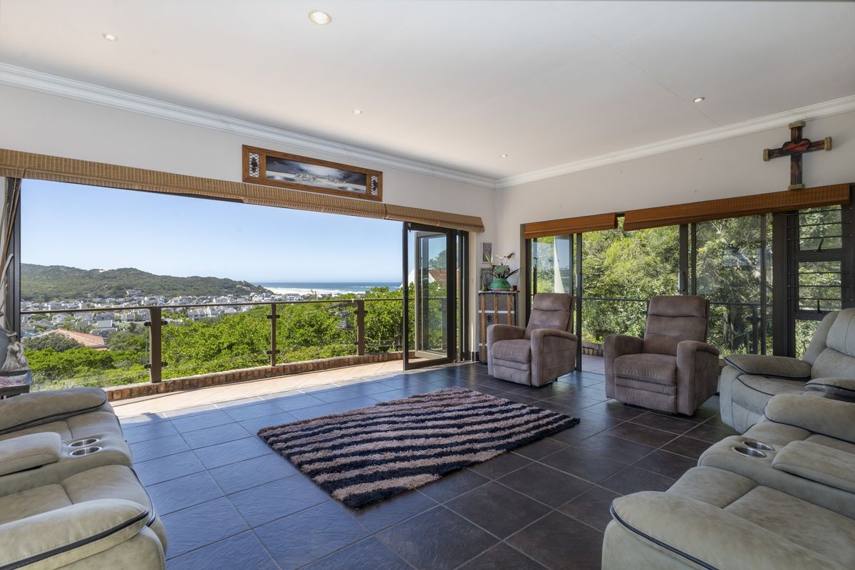 Exceptional Coastal Living with Space and Views in Port Alfred - Photo 5