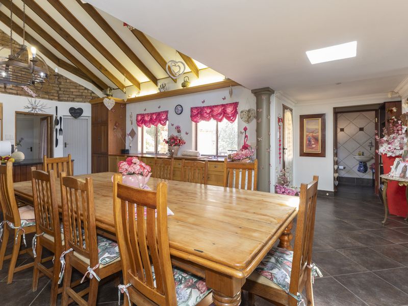 Exceptional Coastal Living with Space and Views in Port Alfred - Photo 10