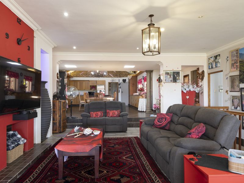 Exceptional Coastal Living with Space and Views in Port Alfred - Photo 7