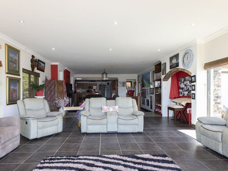 Exceptional Coastal Living with Space and Views in Port Alfred - Photo 6