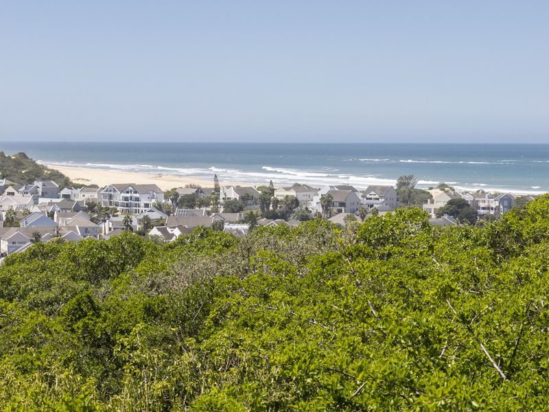 Exceptional Coastal Living with Space and Views in Port Alfred - Photo 3