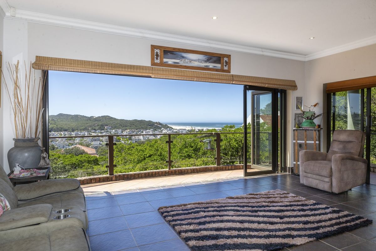 Exceptional Coastal Living with Space and Views in Port Alfred - Photo 2