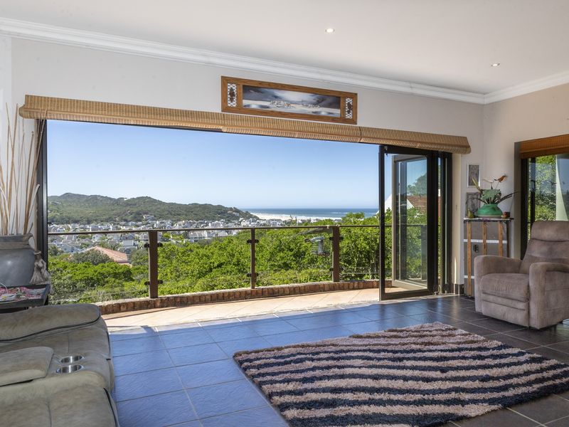 Exceptional Coastal Living with Space and Views in Port Alfred - Photo 2