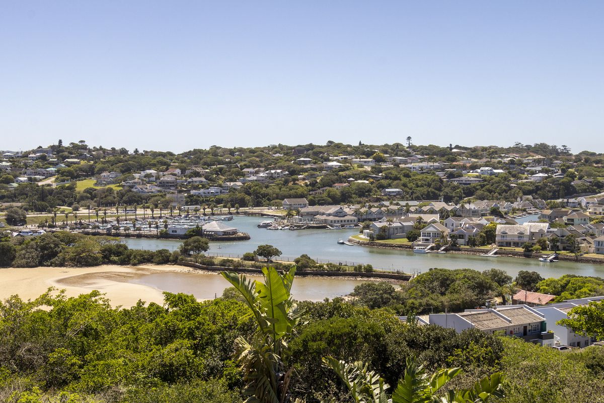 Exceptional Coastal Living with Space and Views in Port Alfred - Photo 4