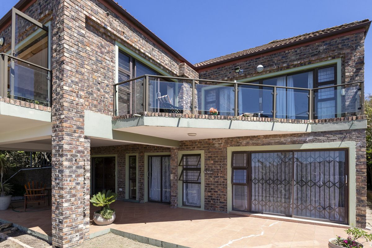 Exceptional Coastal Living with Space and Views in Port Alfred - Photo 3