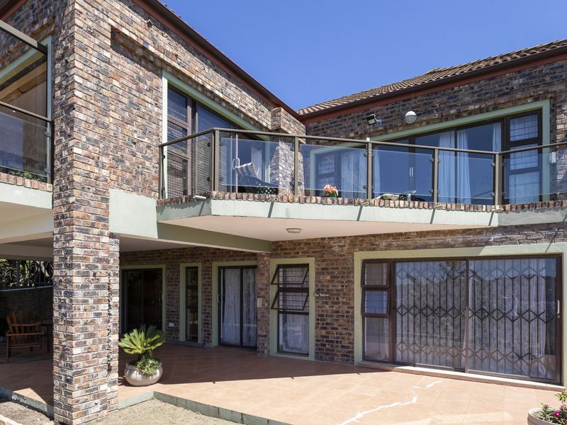 Exceptional Coastal Living with Space and Views in Port Alfred - Photo 3
