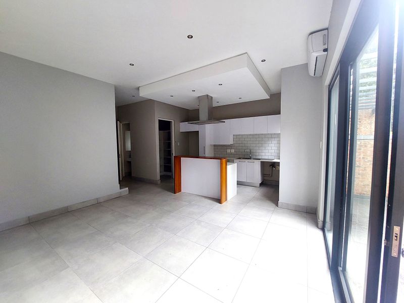 Swanky Stylish living in the hub of Brooklyn - Photo 4