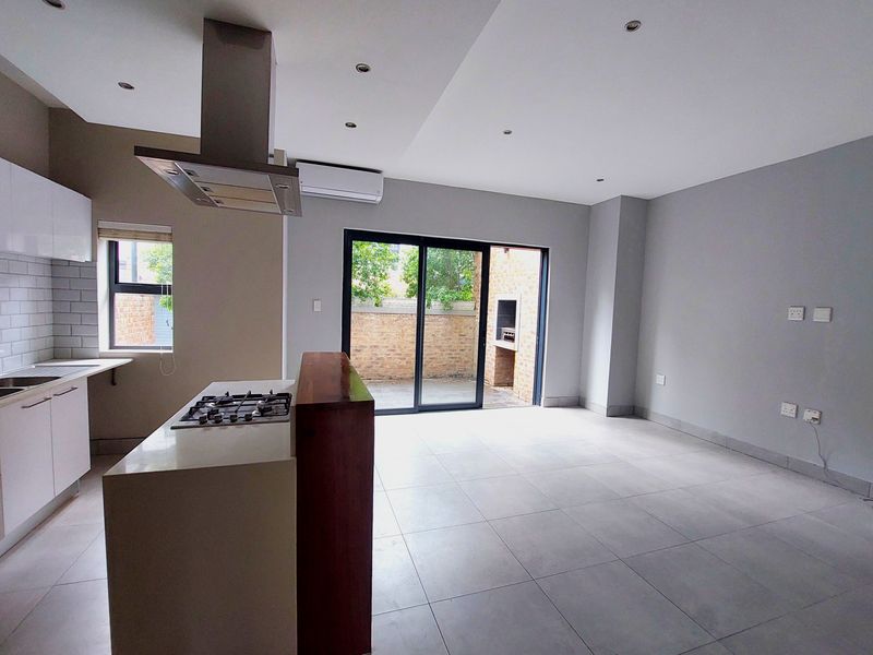 Swanky Stylish living in the hub of Brooklyn - Photo 5