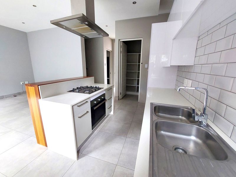 Swanky Stylish living in the hub of Brooklyn - Photo 7