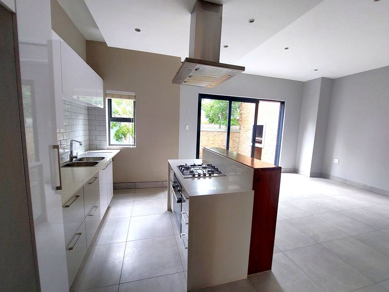 Swanky Stylish living in the hub of Brooklyn - Photo 6