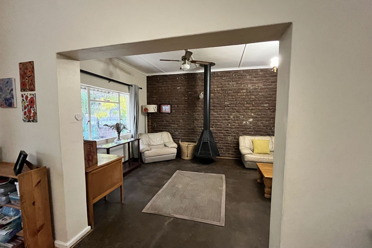 Charming Family Home with Mountain Views – Somerset East, Eastern Cape - Photo 2