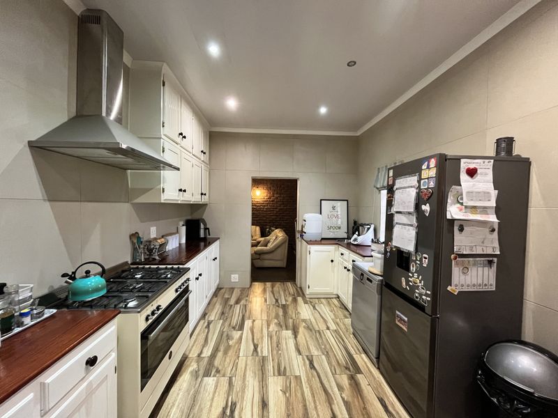 Charming Family Home with Mountain Views – Somerset East, Eastern Cape - Photo 4