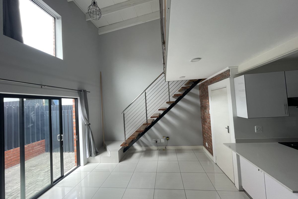 Modern Loft Apartment in Secure Walmer Complex - Photo 4