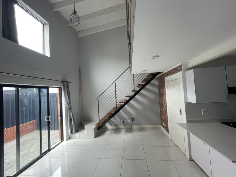 Modern Loft Apartment in Secure Walmer Complex - Photo 4