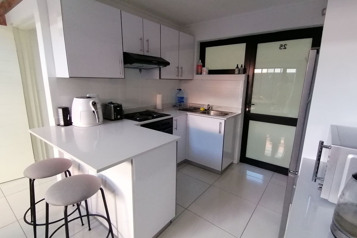 Modern Loft Apartment in Secure Walmer Complex - Photo 2