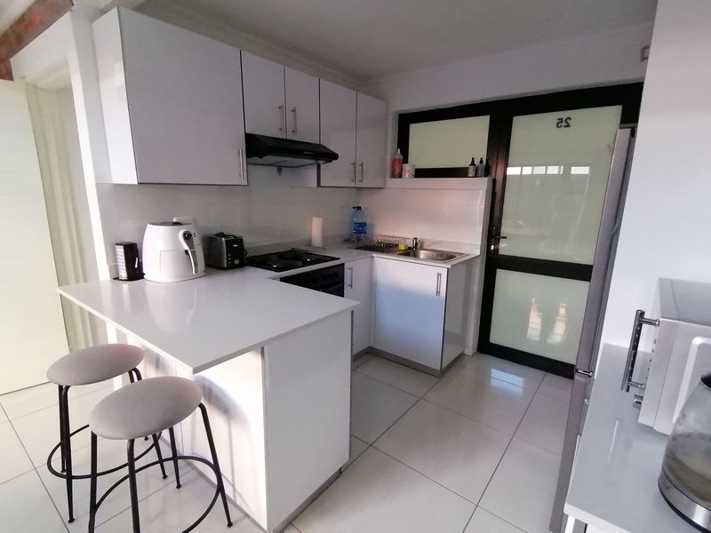 Modern Loft Apartment in Secure Walmer Complex - Photo 2