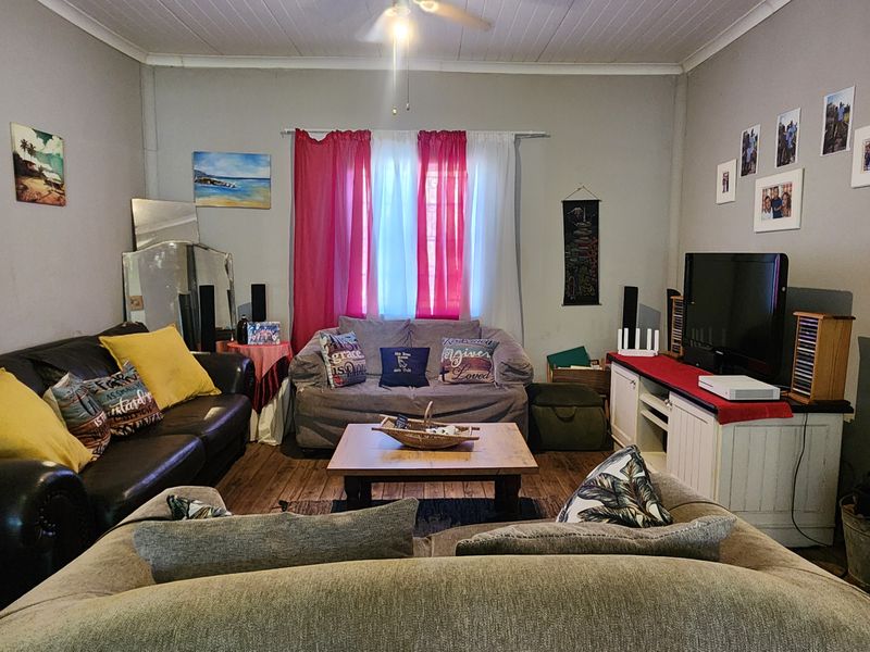 3 Bedroom Home with Rental Income Potential - Excellent Investment Opportunity - Photo 4