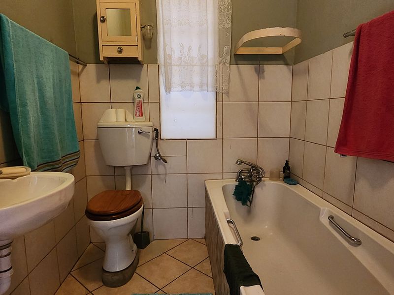 3 Bedroom Home with Rental Income Potential - Excellent Investment Opportunity - Photo 10