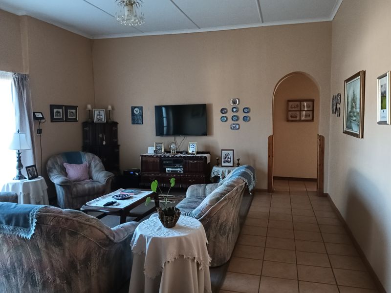 Immaculate house in Barkly East - Photo 3