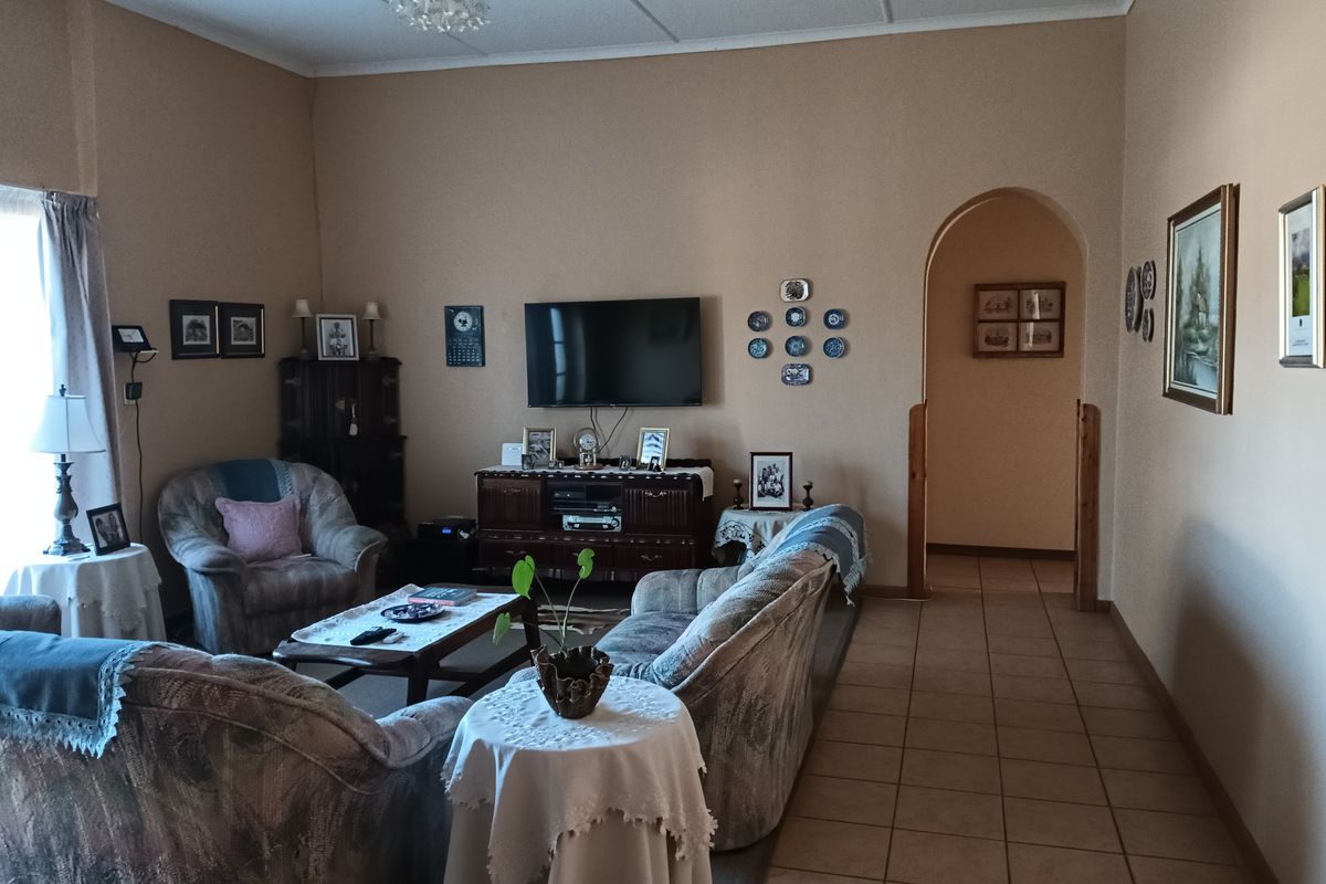 Immaculate house in Barkly East - Photo 3