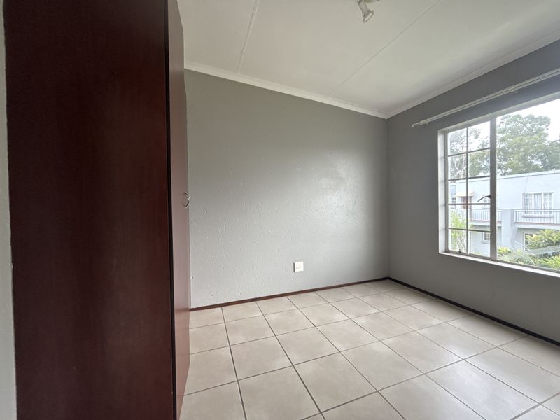 Neat  2-Bedroom Apartment in Secure, Lifestyle-Focused Complex - Photo 8