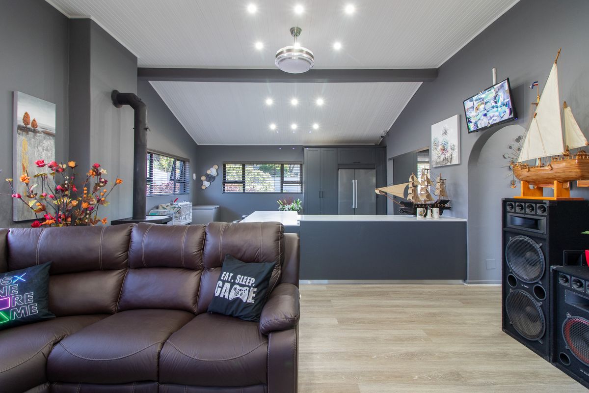 Entertainer's dream with all the bells and whistles - Photo 4