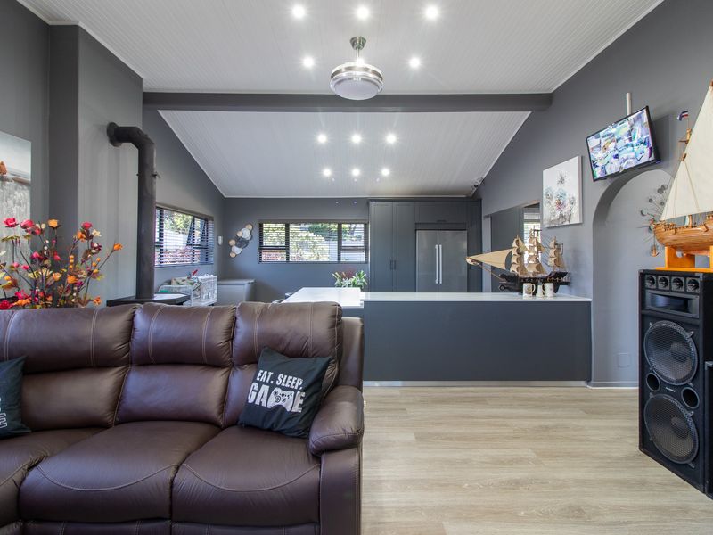 Entertainer's dream with all the bells and whistles - Photo 4