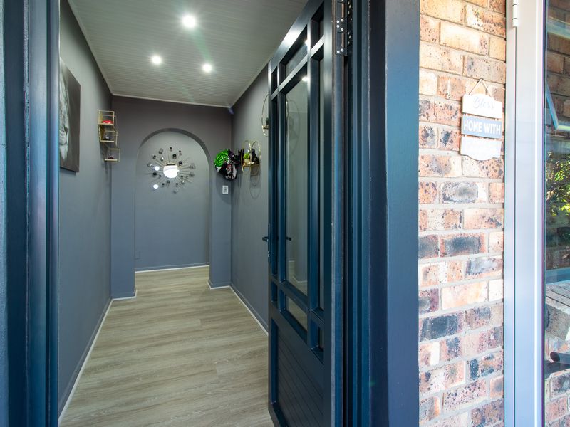 Entertainer's dream with all the bells and whistles - Photo 7