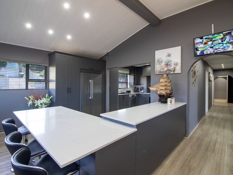 Entertainer's dream with all the bells and whistles - Photo 3