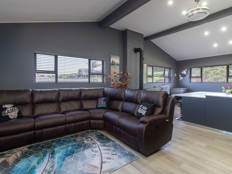 Entertainer's dream with all the bells and whistles - Photo 5