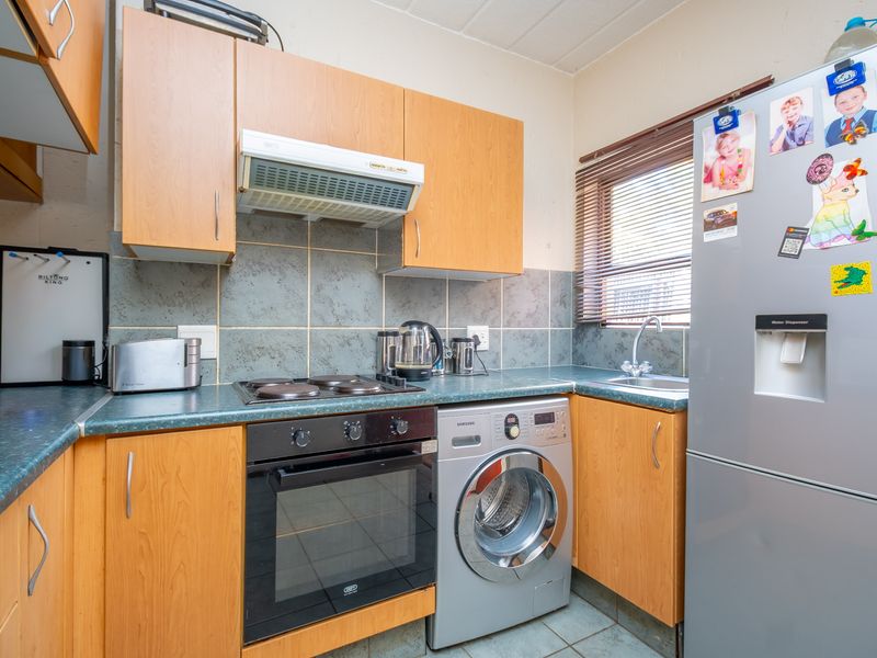 2 bedroom garden apartment, pet friendly - Photo 3