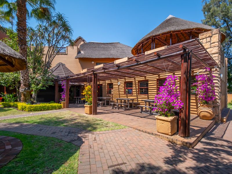 2 bedroom garden apartment, pet friendly - Photo 9