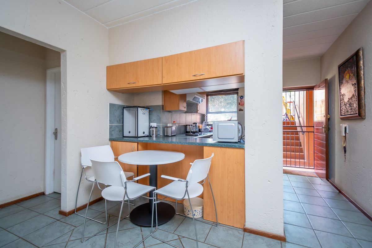 2 bedroom garden apartment, pet friendly - Photo 2