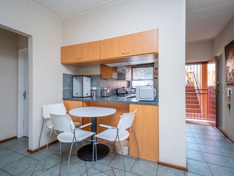 2 bedroom garden apartment, pet friendly - Photo 2