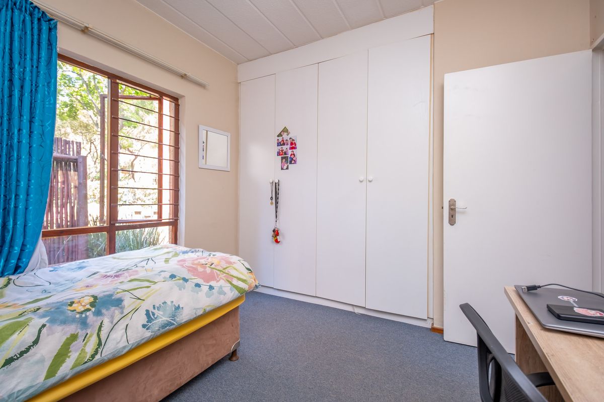 2 bedroom garden apartment, pet friendly - Photo 4