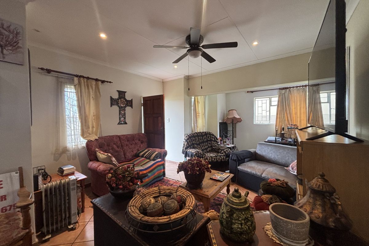 Sought After Complex Living - Photo 5